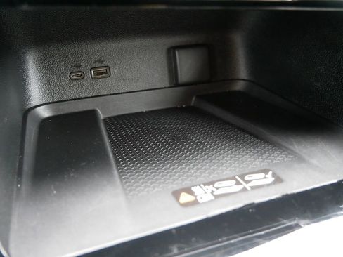 Used 2024 Chevrolet Traverse LT image 19