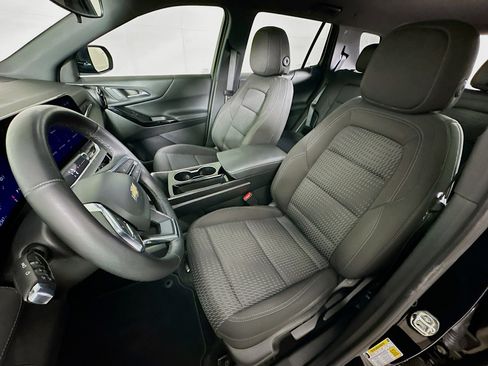 Used 2025 Chevrolet Equinox LT FWD image 13