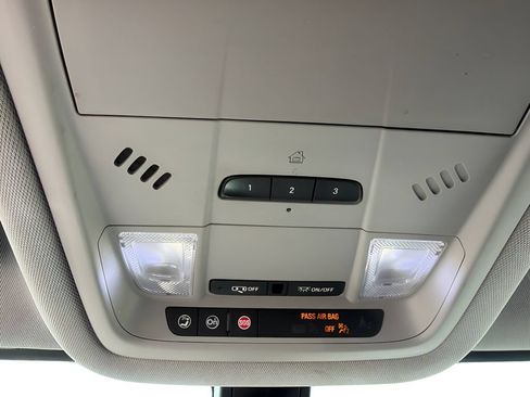 Used 2020 GMC Acadia SLT FWD image 26