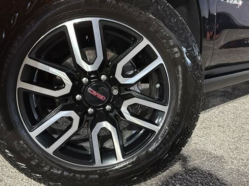 Used 2023 GMC Yukon XL AT4 image 9