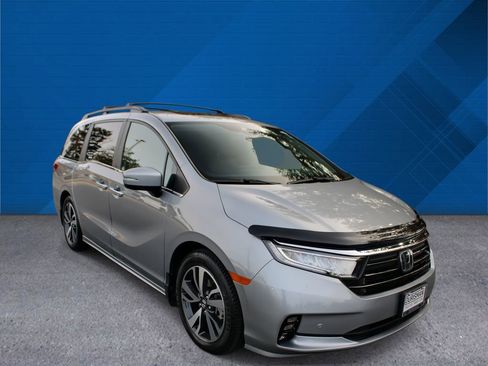Certified 2024 Honda Odyssey Touring image 2