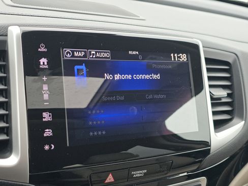 Used 2018 Honda Pilot Touring image 14