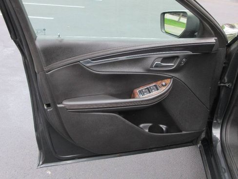 Used 2015 Chevrolet Impala LT FWD image 12