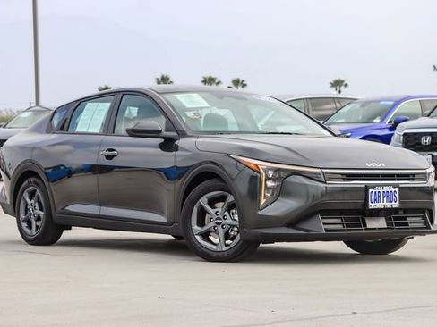 Used 2025 Kia K4 LXS image 2