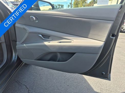 Used 2025 Hyundai Elantra SE image 31