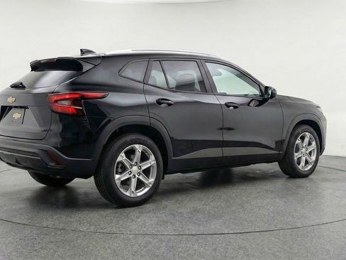 Used 2025 Chevrolet Blazer LT image 9