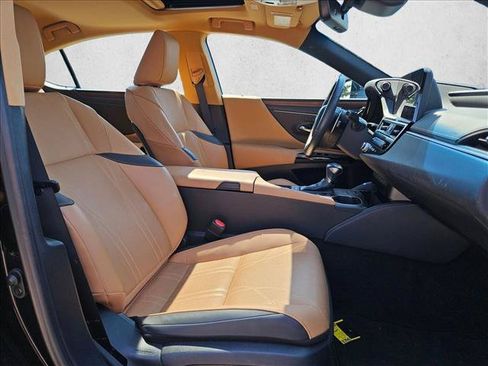 Used 2024 Lexus ES 300h w/ Accessory Package (Z2) FWD image 20