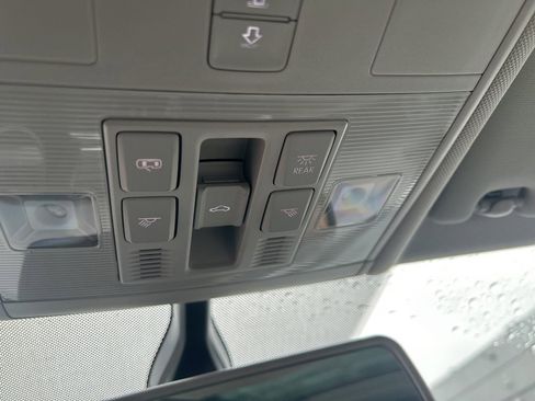 Used 2020 Volkswagen Tiguan SE w/ Panoramic Sunroof Package image 29