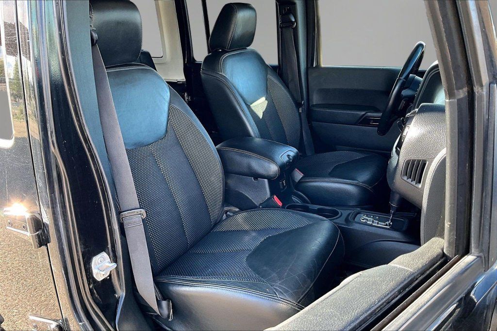 Used 2016 Jeep Wrangler Unlimited Sahara AWD/4WD image 25