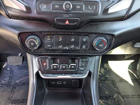 Used 2018 GMC Terrain SL image 12