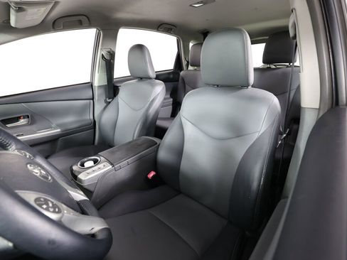 Used 2014 Toyota Prius V Three image 11
