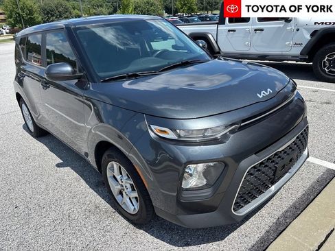 Used 2022 Kia Soul LX w/ Technology Package FWD image 1