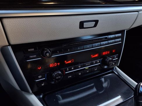 Used 2017 BMW 550i Gran Turismo xDrive image 9