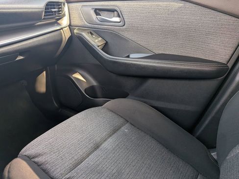 Used 2021 Nissan Rogue SV image 16