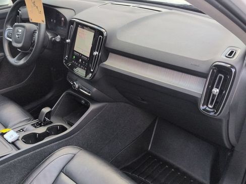 Used 2024 Volvo XC40 B5 Core AWD/4WD image 31