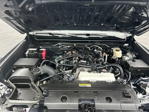 Used 2024 Toyota Tacoma SR5 AWD/4WD image 15