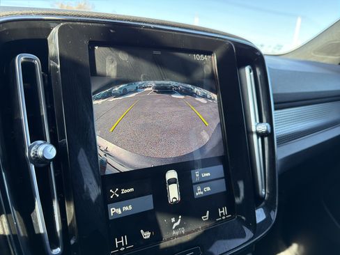 Used 2021 Volvo XC40 T5 R-Design w/ Climate Package image 20