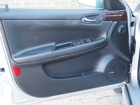 Used 2013 Chevrolet Impala LTZ FWD image 9