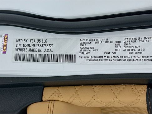 Used 2025 Jeep Grand Cherokee Summit w/ Luxury Tech Group V image 35