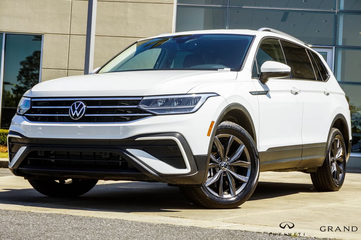 Used 2022 Volkswagen Tiguan SE FWD image 1