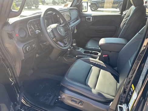 New 2025 Jeep Gladiator Rubicon image 15