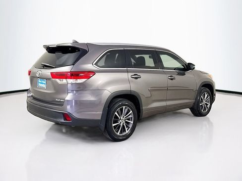 Used 2018 Toyota Highlander XLE AWD/4WD image 7
