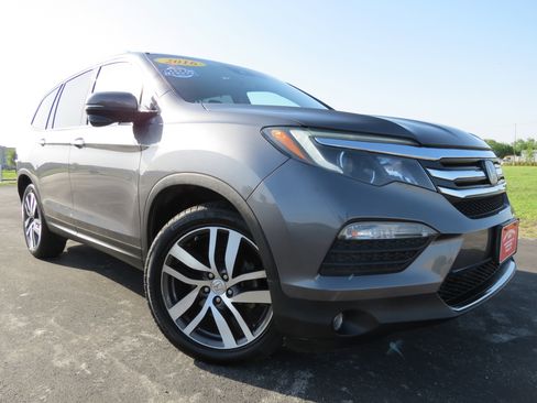 Used 2016 Honda Pilot Touring image 2