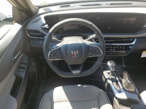 New 2025 Buick Envista Avenir image 18