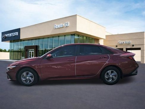 Used 2024 Hyundai Elantra SE FWD image 7
