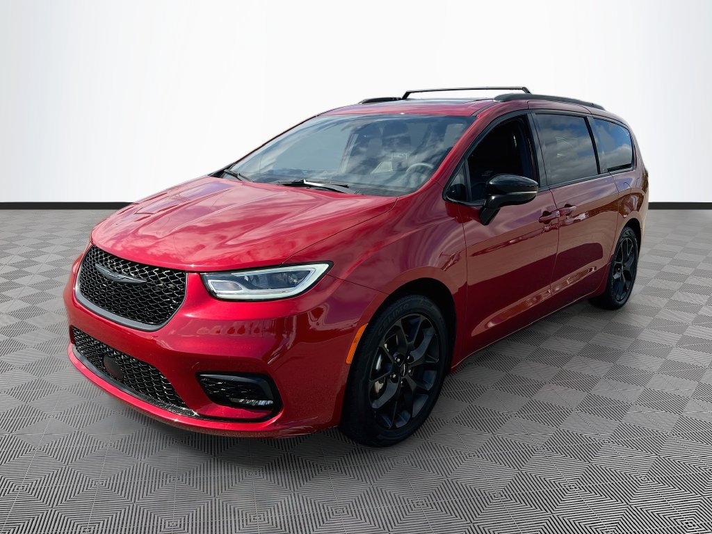Used 2025 Chrysler Pacifica Limited FWD image 3
