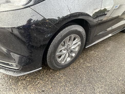 Certified 2026 Toyota Sienna XLE FWD image 10