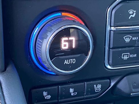 Used 2022 Chevrolet Suburban High Country image 19