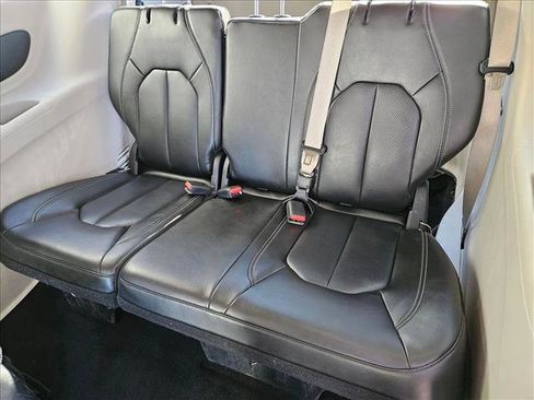 Used 2024 Chrysler Pacifica Limited FWD image 19
