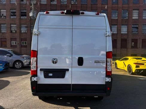 Used 2025 RAM ProMaster 2500 w/ Convenience Group FWD image 6