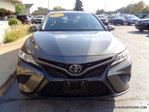 Used 2018 Toyota Camry SE w/ Convenience Package image 18
