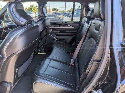 Used 2022 Jeep Grand Cherokee Overland w/ Advanced Protech Group III image 15