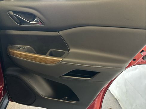 Used 2023 GMC Acadia SLE w/ Driver Convenience Package image 32