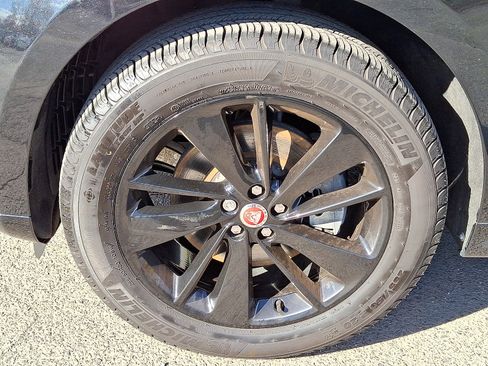 Used 2022 Jaguar F-PACE S image 9