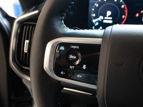 Used 2025 Nissan Armada SL AWD/4WD image 27