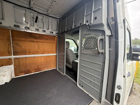 Used 2018 Nissan NV 2500 SV RWD image 8