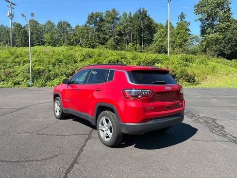Used 2024 Jeep Compass Latitude AWD/4WD image 7