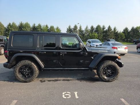 Used 2024 Jeep Wrangler Unlimited Sport AWD/4WD image 17