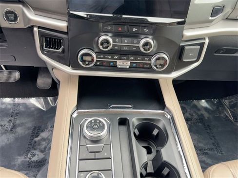 Used 2024 Ford Expedition Max XLT image 21