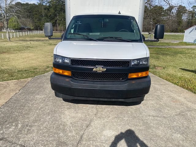 Used 2018 Chevrolet Express 3500 w/ Driver Convenience Package RWD image 5
