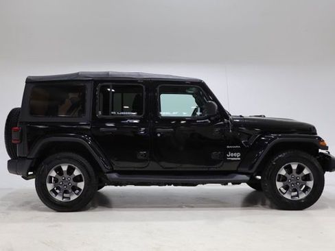 Used 2018 Jeep Wrangler Unlimited Sahara w/ Cold Weather Group image 9