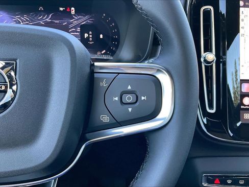 New 2026 Volvo XC40 B5 Ultra w/ Climate Package image 18