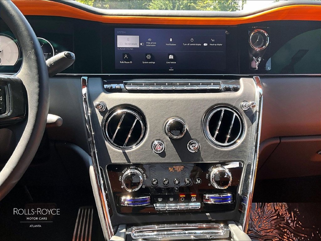 Certified 2025 Rolls-Royce Cullinan AWD/4WD image 8