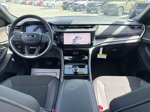 New 2026 Jeep Grand Cherokee Altitude image 25