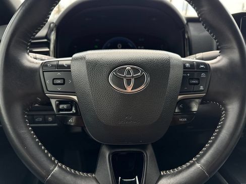 Used 2025 Toyota Camry SE FWD image 22