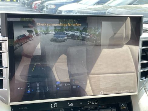 Used 2024 Toyota Tundra Capstone AWD/4WD image 33